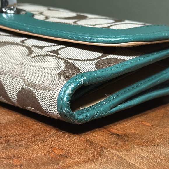 *RARE* COACH Park Signature Checkbook Wallet - Picture 8 of 16